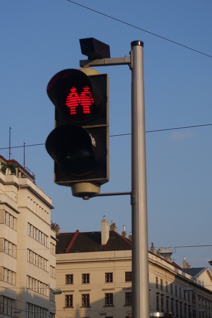 How to cross the road more safely in Vienna